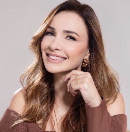 Dra. Viviane Lins, ginecologista e obstetra